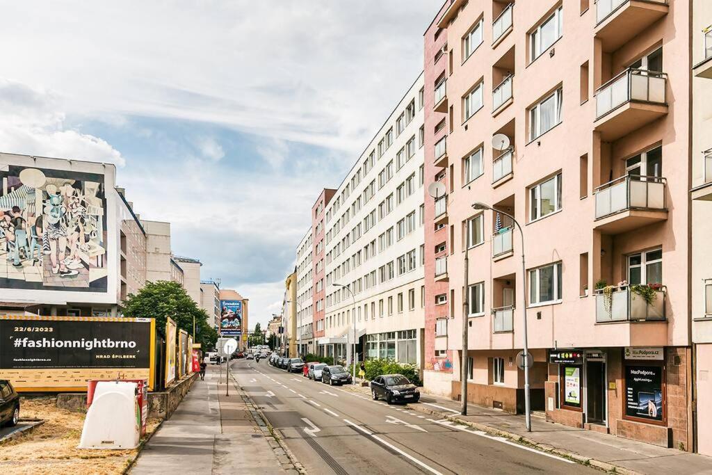 Bright And Central Suite With A Balcony Brünn Exterior foto